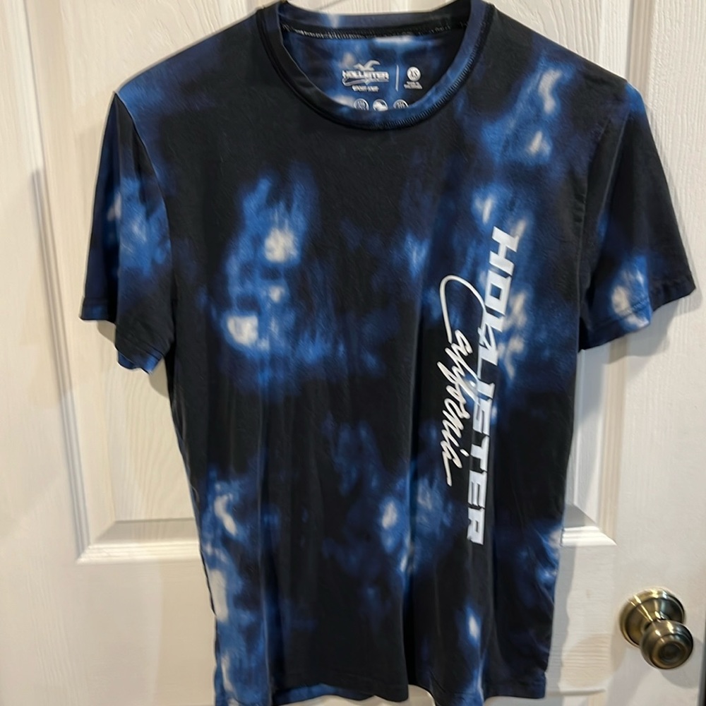 Hollister tee shirt, size XS, blue & white
